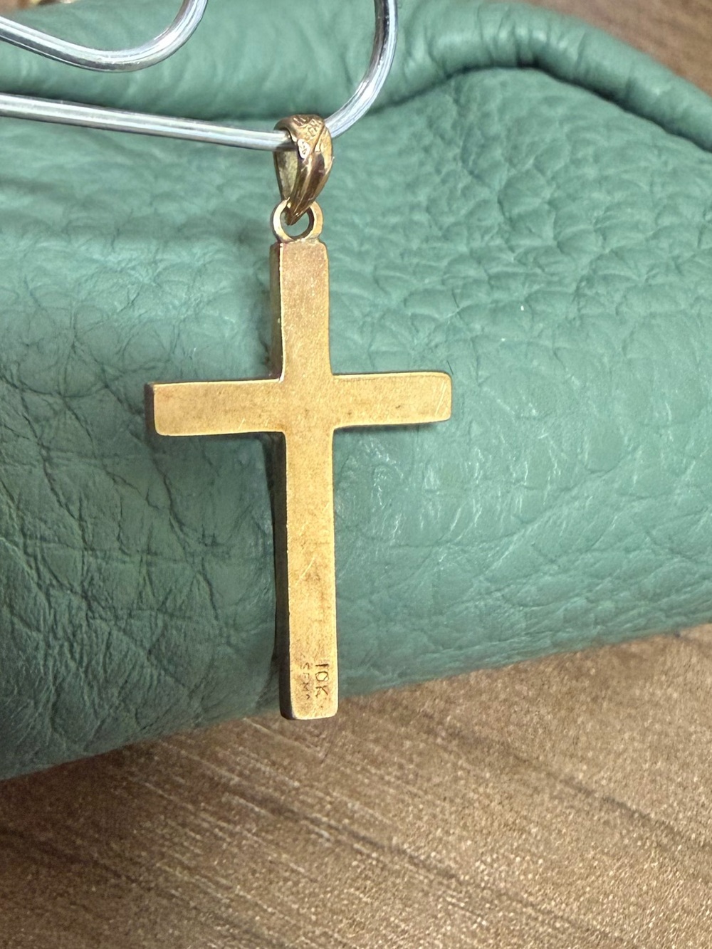 10k Gold Cross Pendant / charm w/ heart - Picture 6 of 7